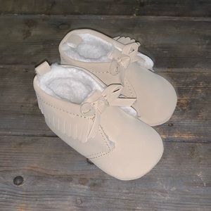 NWOT sz 3-6 months infant shoes